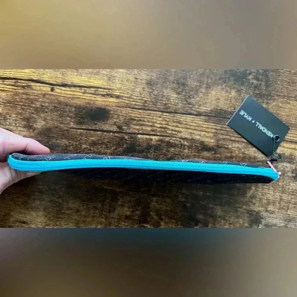 BUNDLE: 2- Kendall + Kylie makeup pouches (bags). - Picture 6 of 7